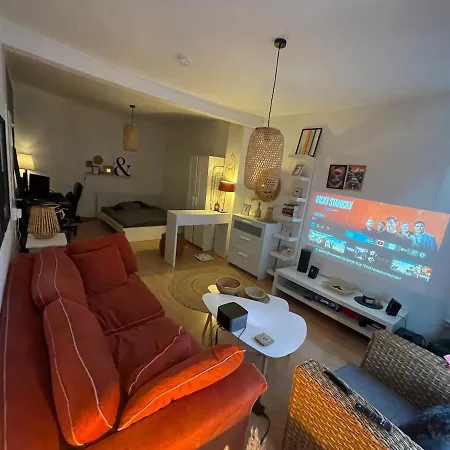 Cozy In Center شقة *
